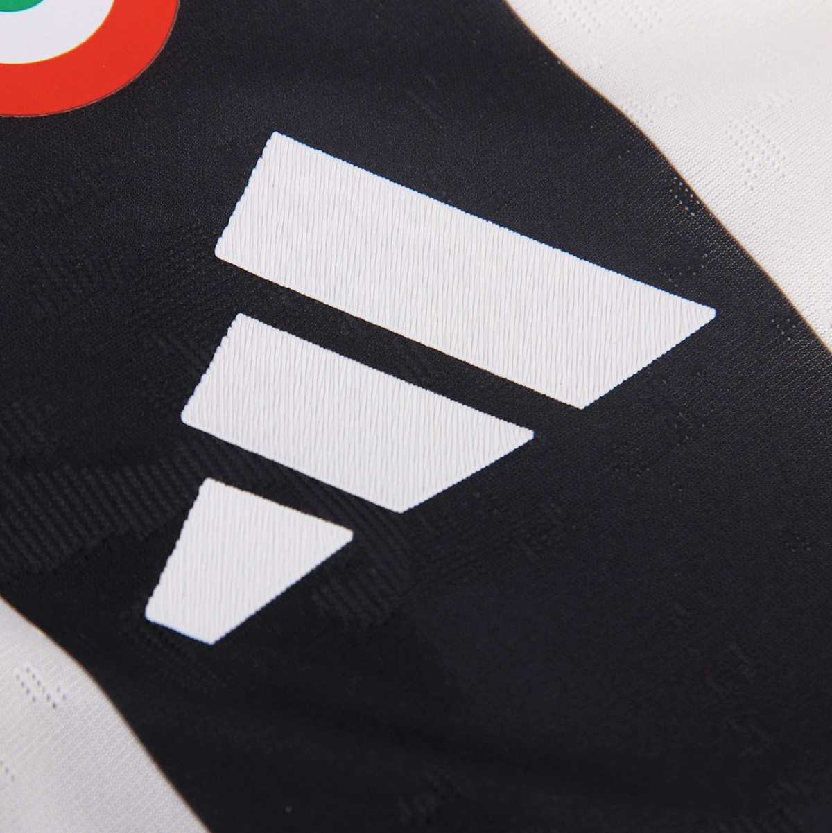 Juventus 24/25 Authentic Men's Home Shirt